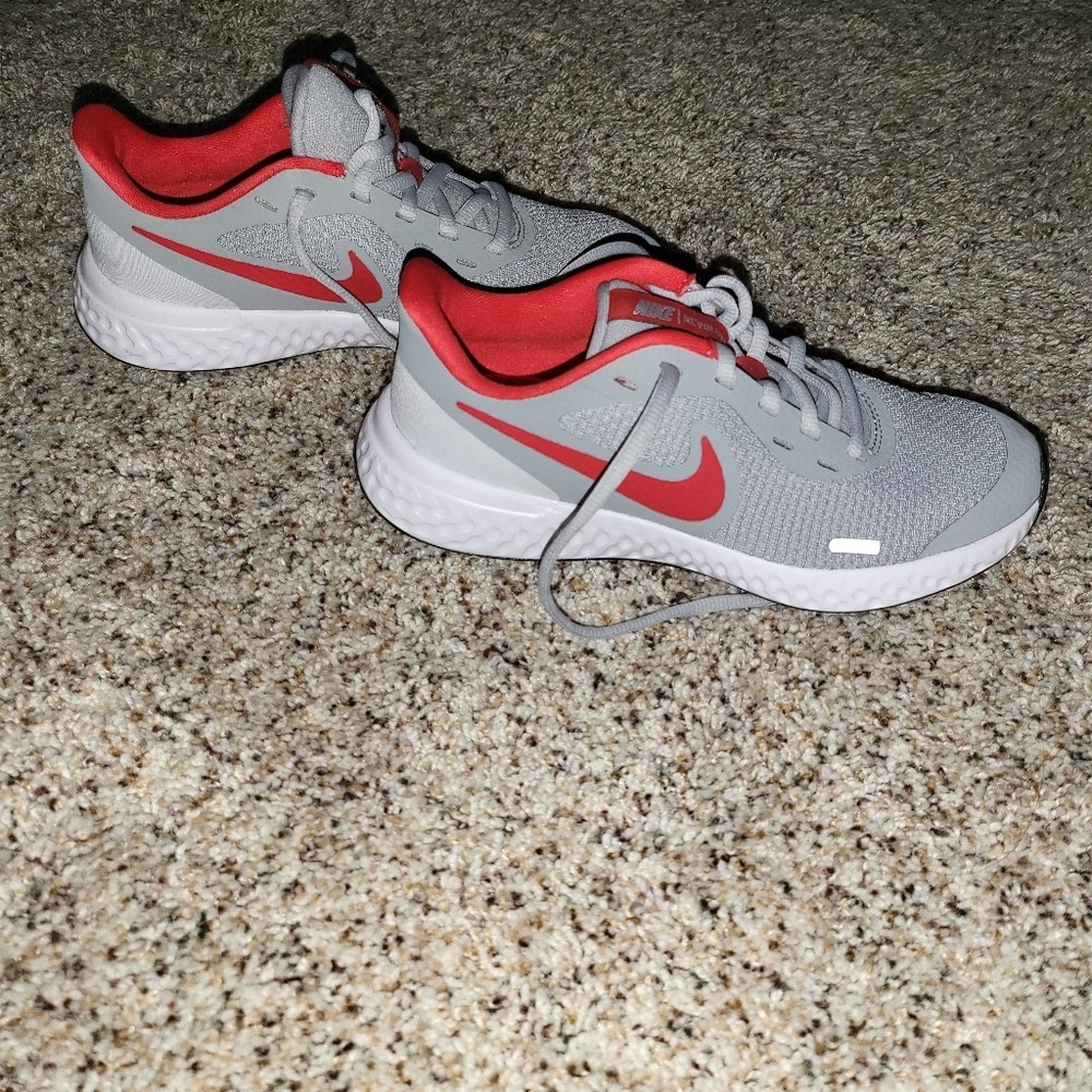 Nike Revolution 5 Ghost Running Shoes